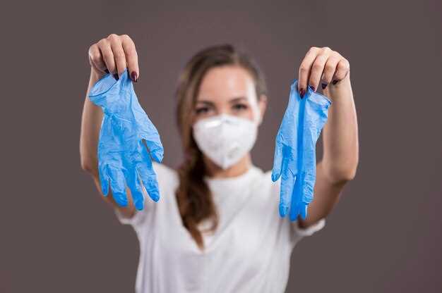 Синий слой маски защищает от влаги: правила ношения от эпидемиолога